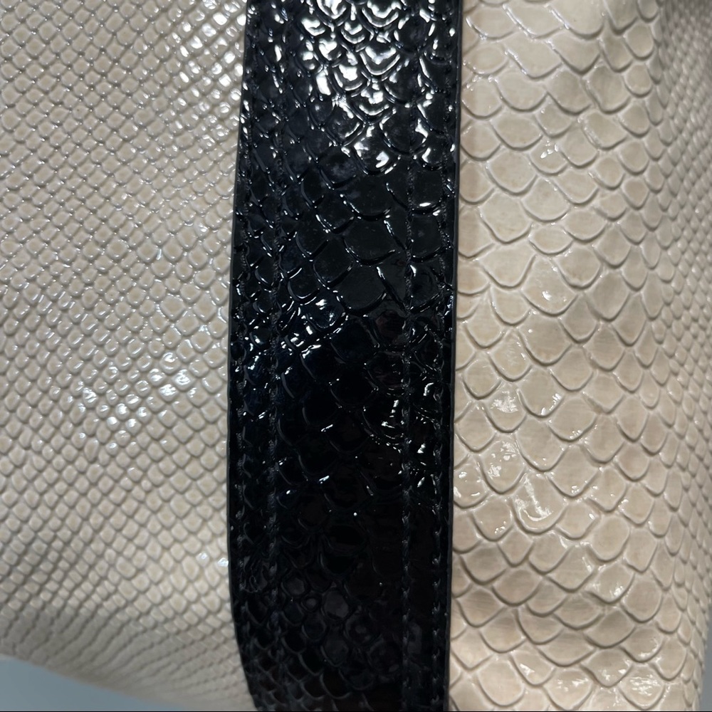NWT Tote Guess Bag - Picture 5 of 17